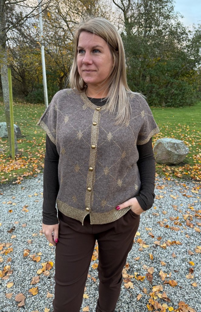BCElva - Stickad Väst- Taupe - Nyhet