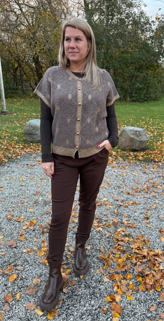 BCElva - Stickad Väst- Taupe - Nyhet