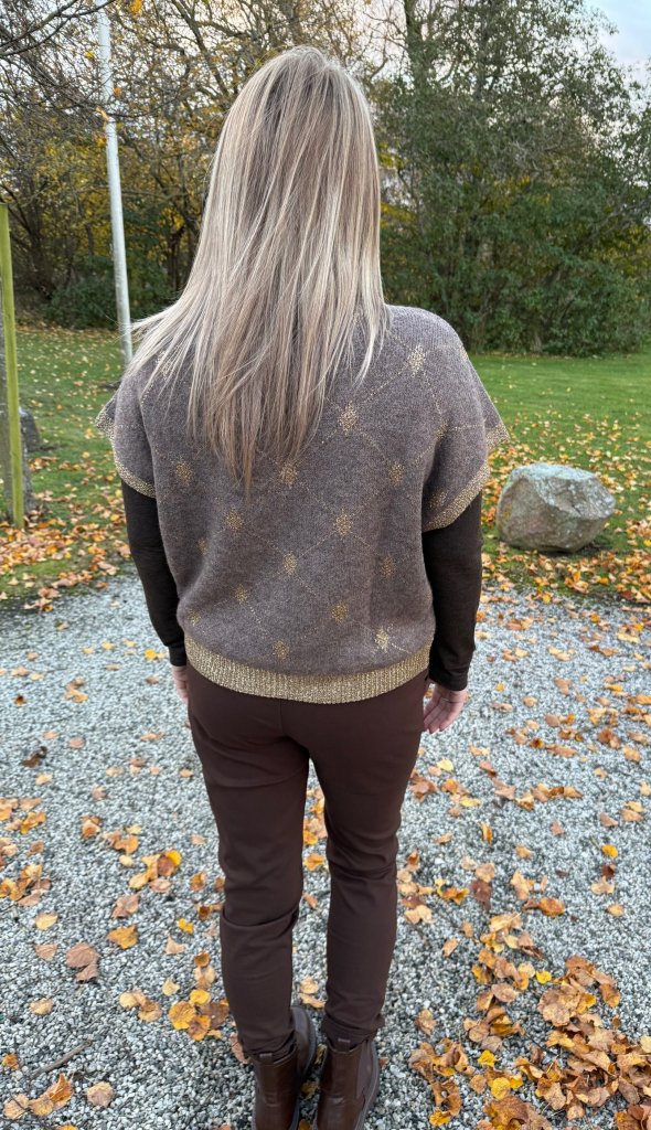 BCElva - Stickad Väst- Taupe - Nyhet
