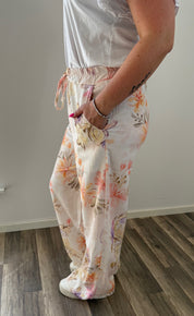 Bjorg byxor med blommor Beige