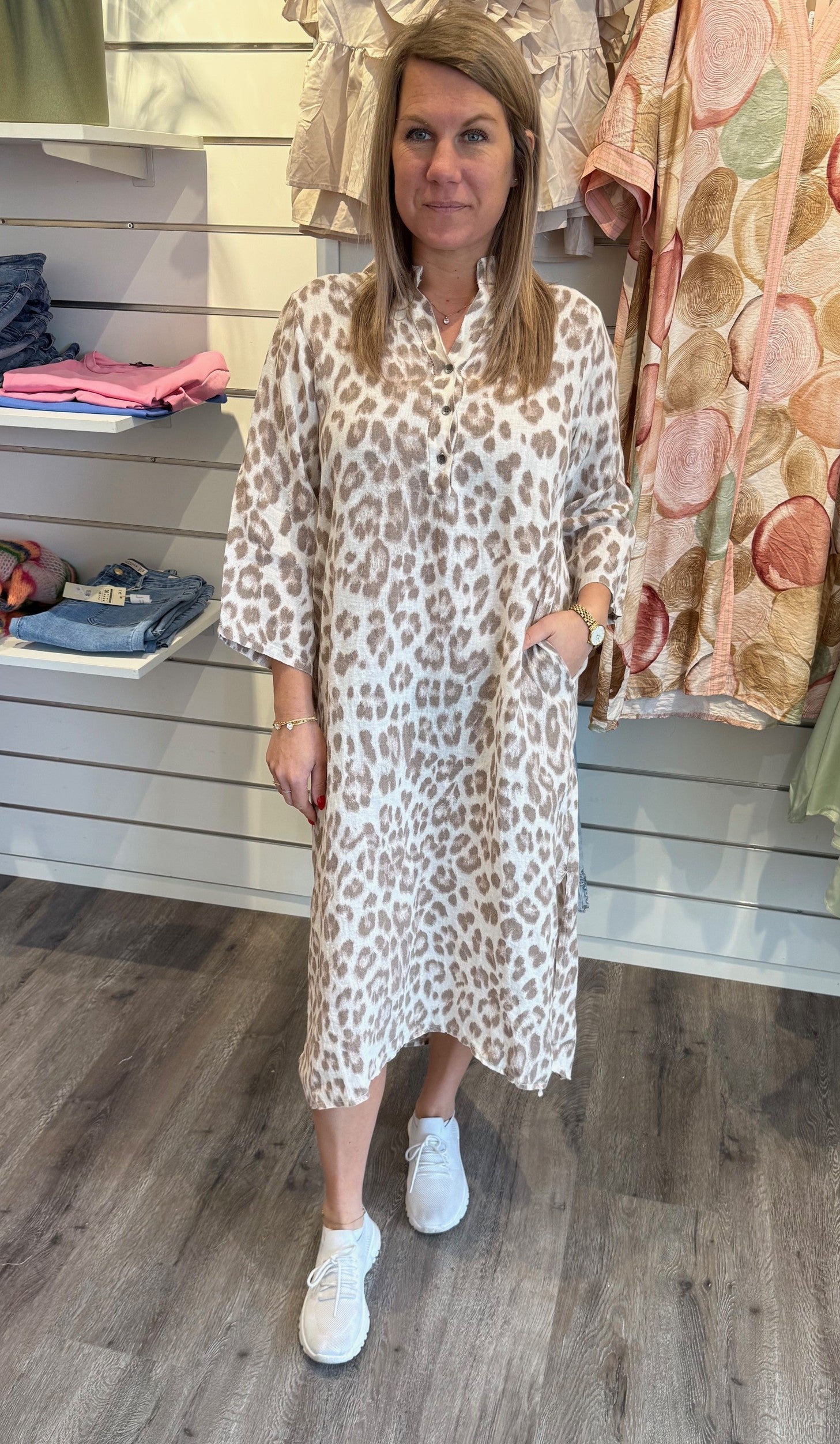 BCMelina Linneklänning Leopard Nougat