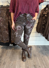 Bodil Magiska byxor Flower Choco