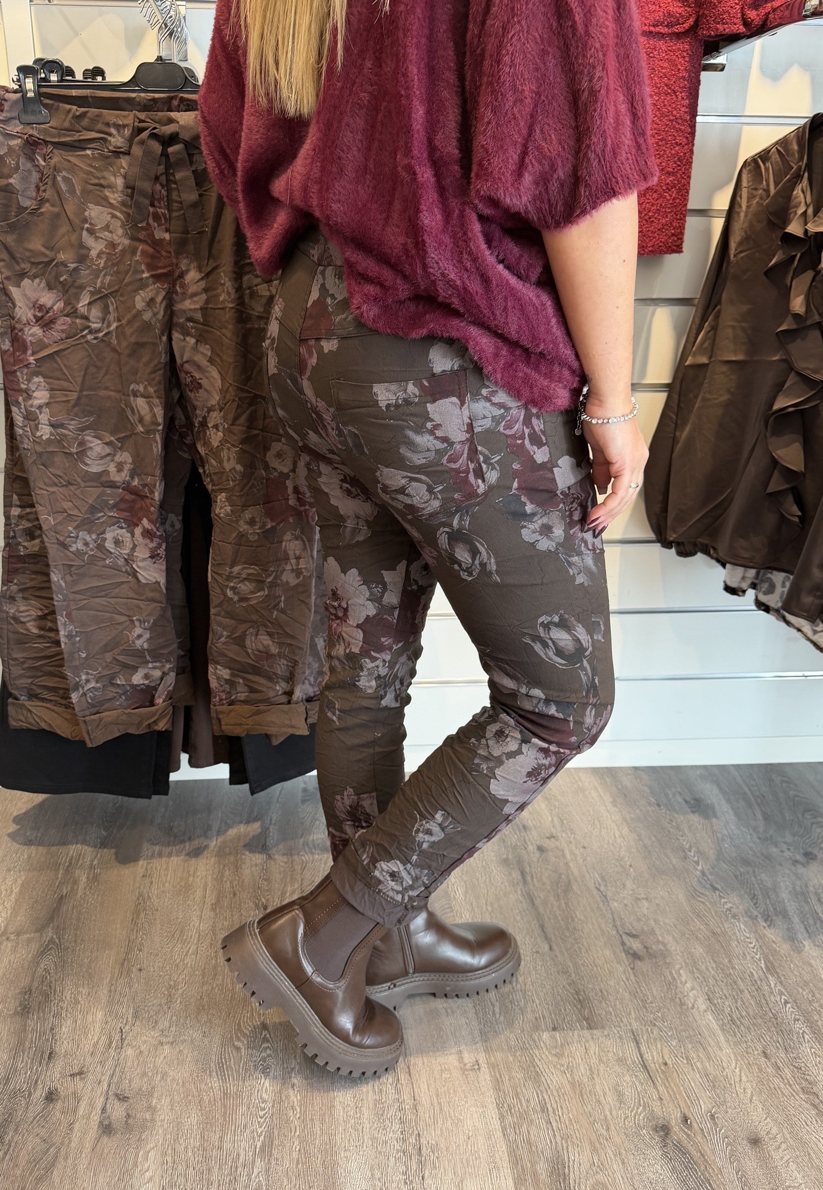 Bodil Magiska byxor Flower Choco