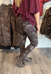 Bodil Magiska byxor Flower Choco