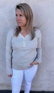 Calista - Topp - Spets och knappar - Beige- Nyhet