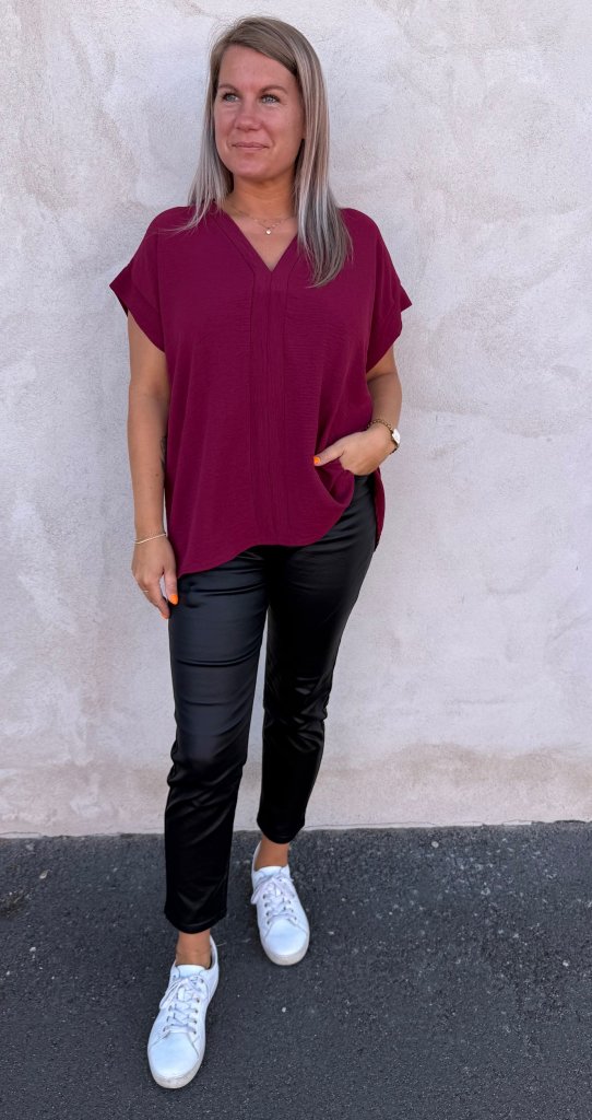 Calla- Blus V-ringad - Bordo - Nyhet