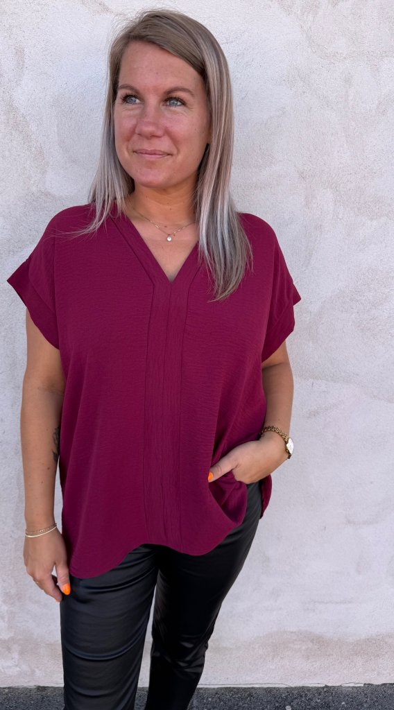 Calla- Blus V-ringad - Bordo - Nyhet