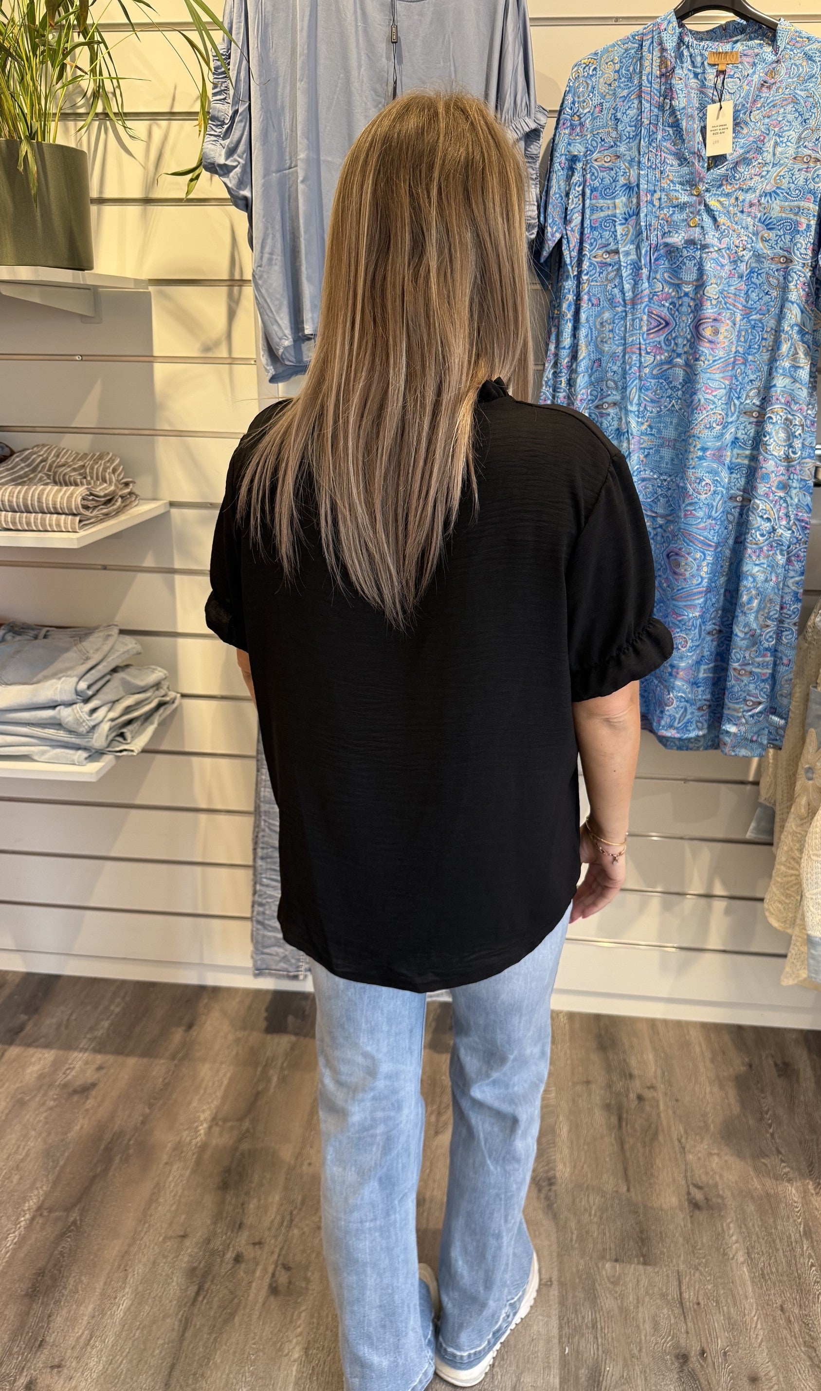 Carina Topp V-ringad Svart