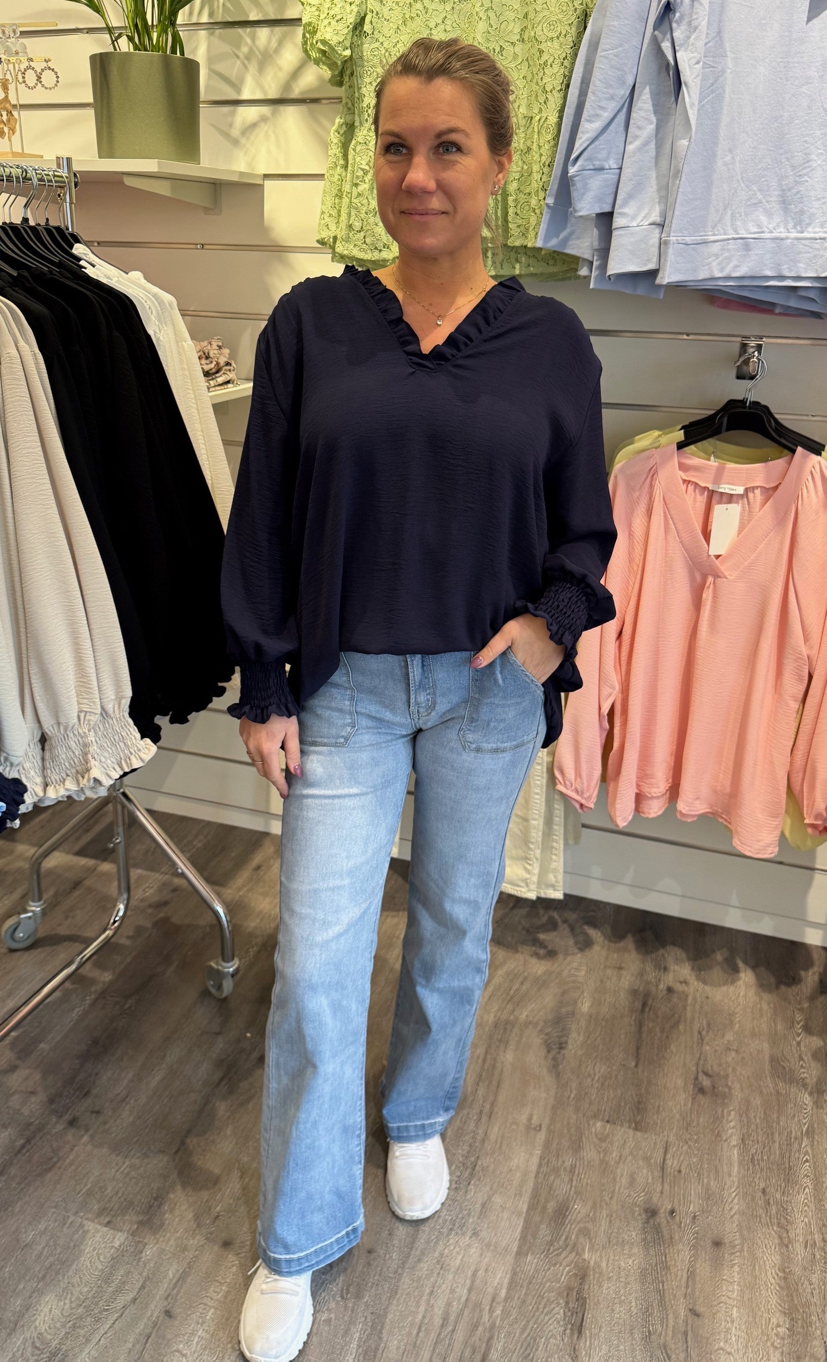 Corinne - Blus V-ringad - Navy