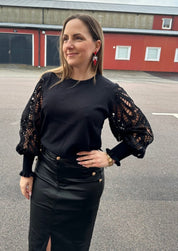 Cornelia - Topp - Virkade ärmar - Svart - Nyhet