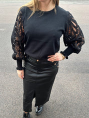 Cornelia - Topp - Virkade ärmar - Svart - Nyhet