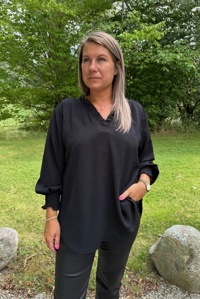 Corinne - Blus V-ringad - Svart - Nyhet