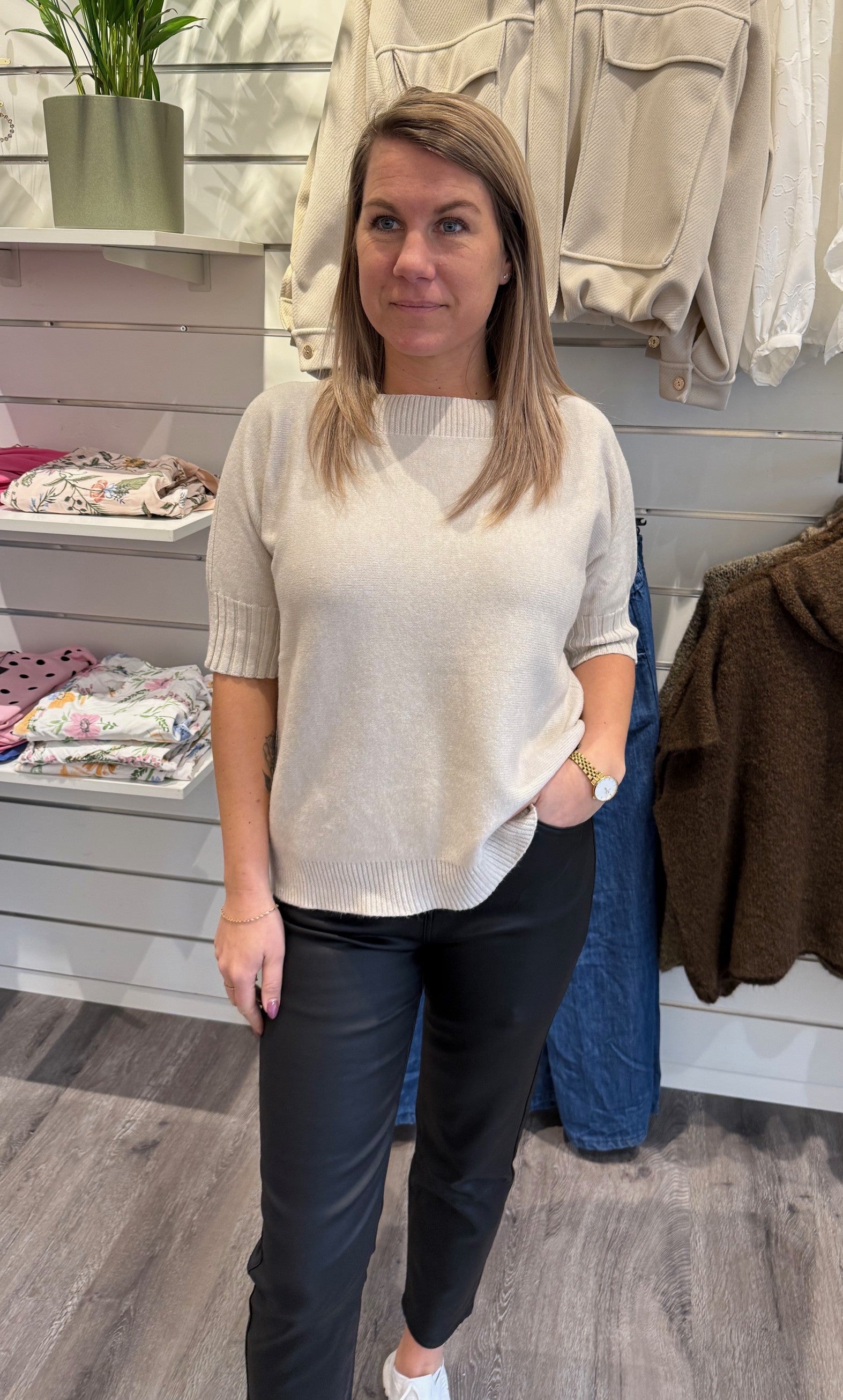 Costanza- Topp - Beige - Nyhet