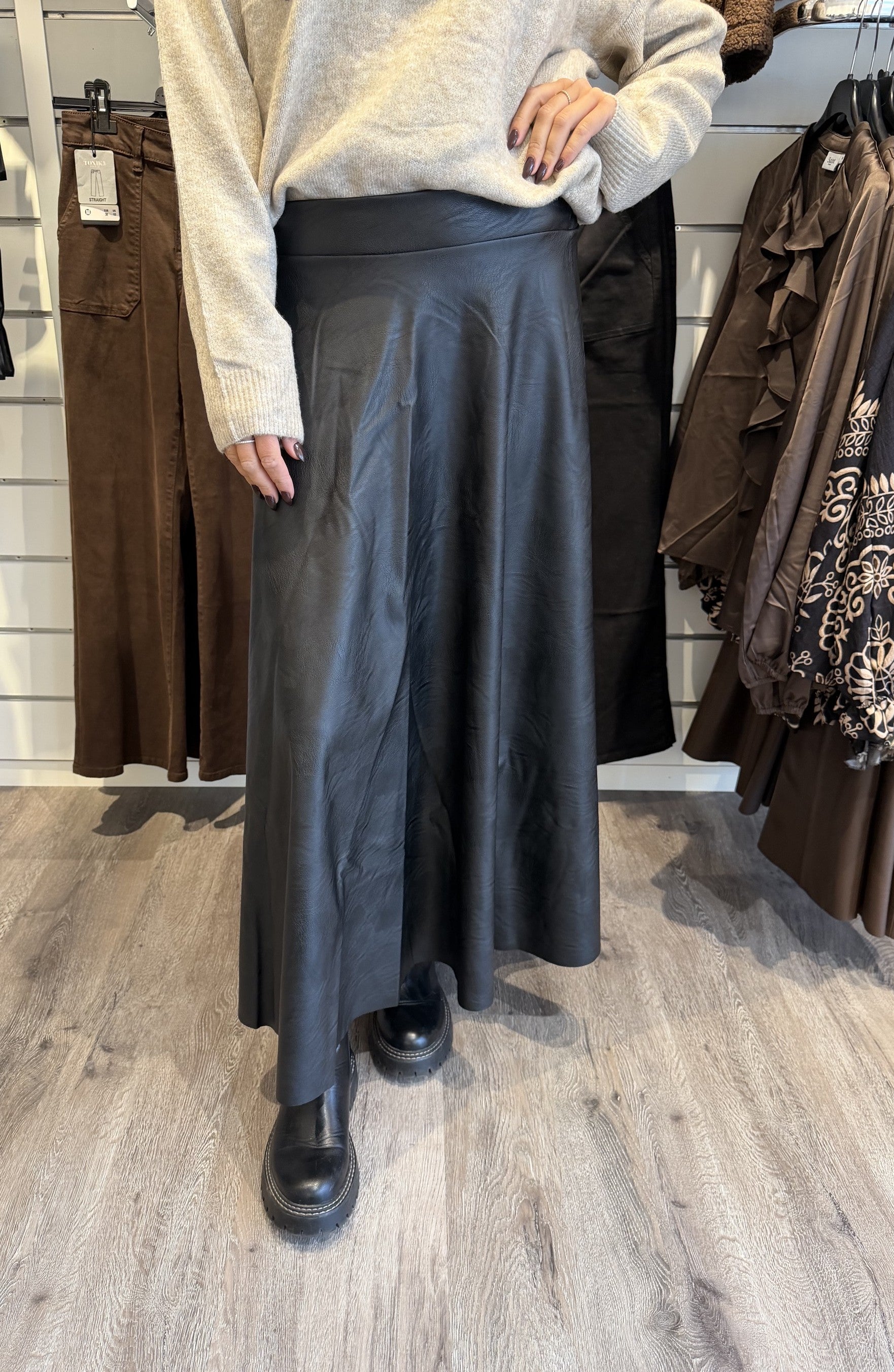 Dalia Skinnkjol  Svart