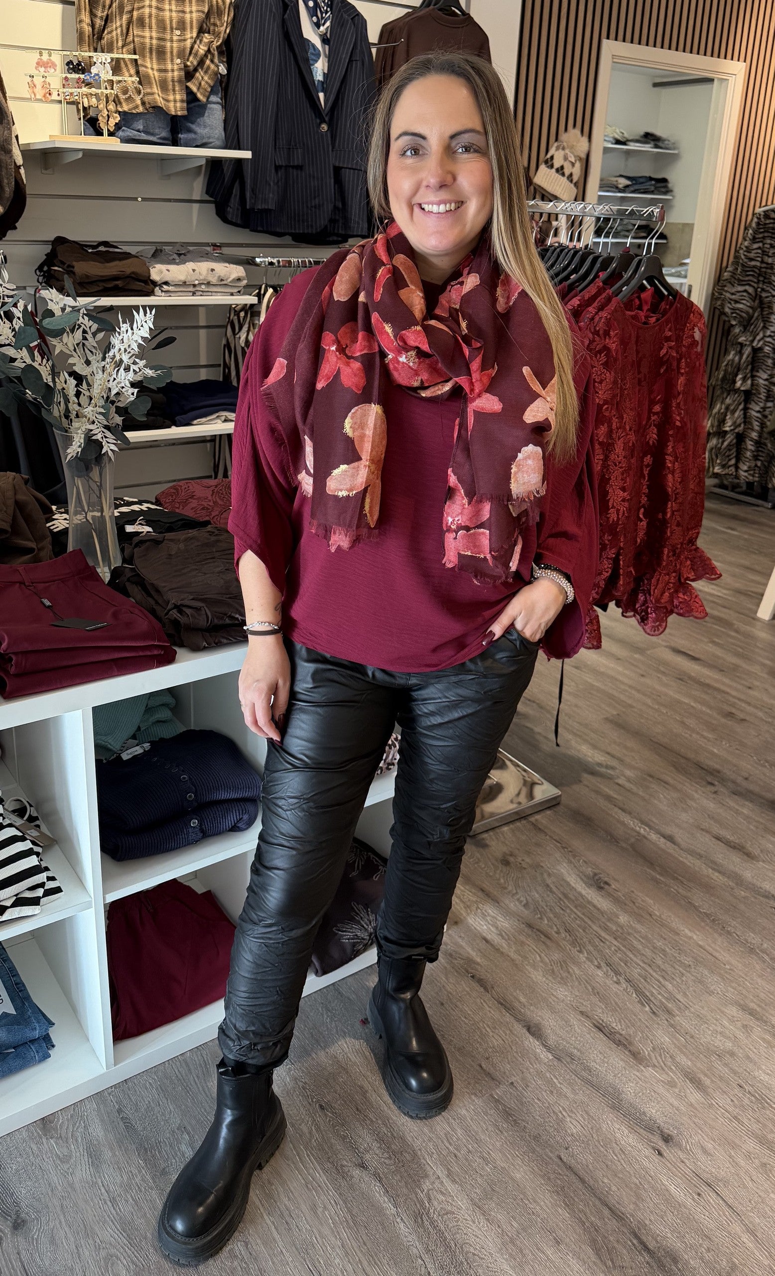 Darla Sjal Flower Bordo