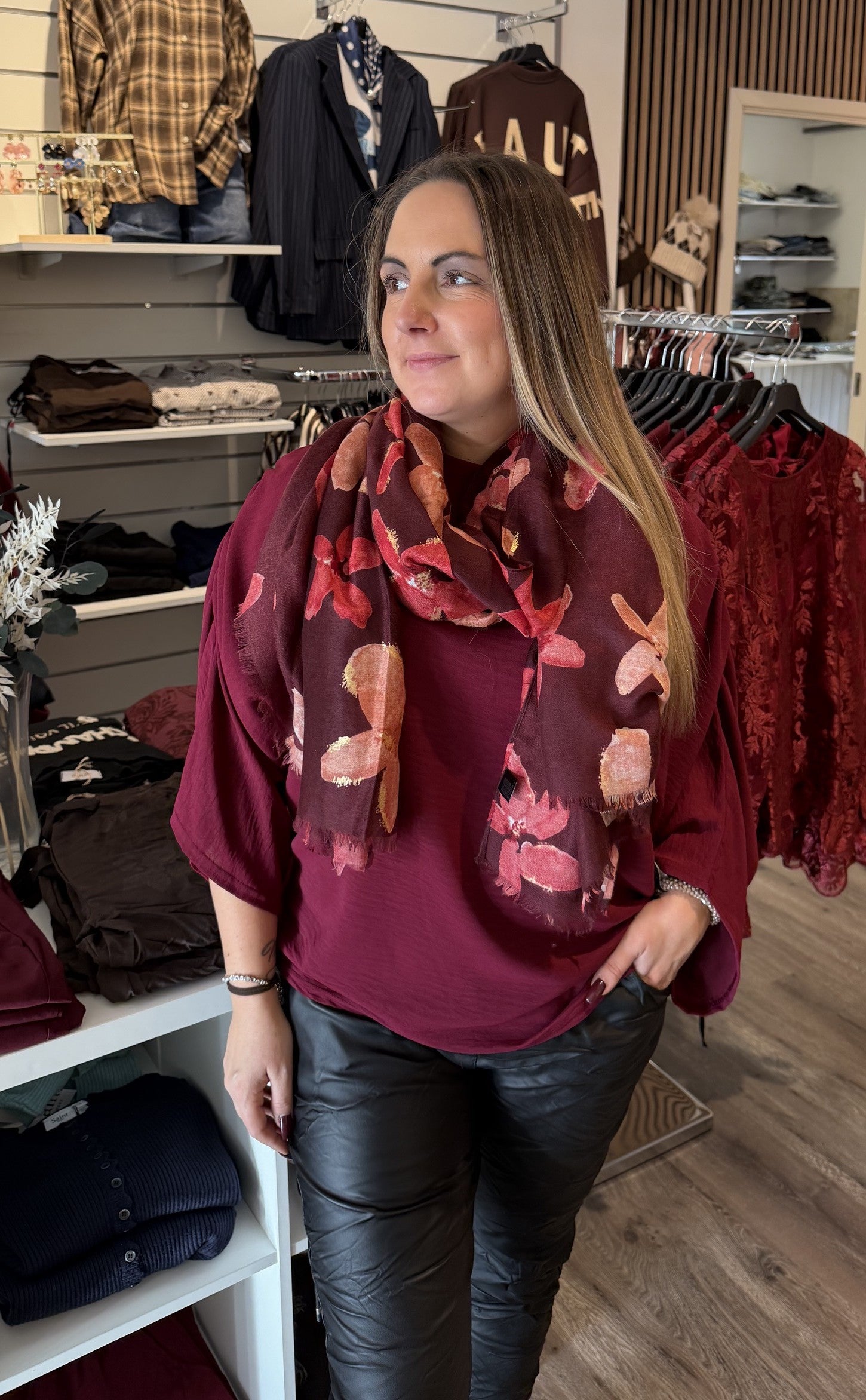 Darla Sjal Flower Bordo