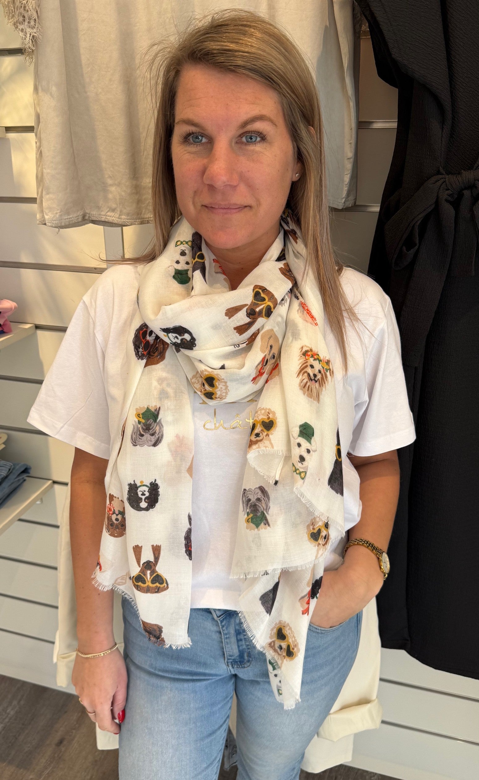 Doris Sjal med hundar Vit