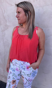 Ellen - Satinlinne - Blommor - Korall - Nyhet