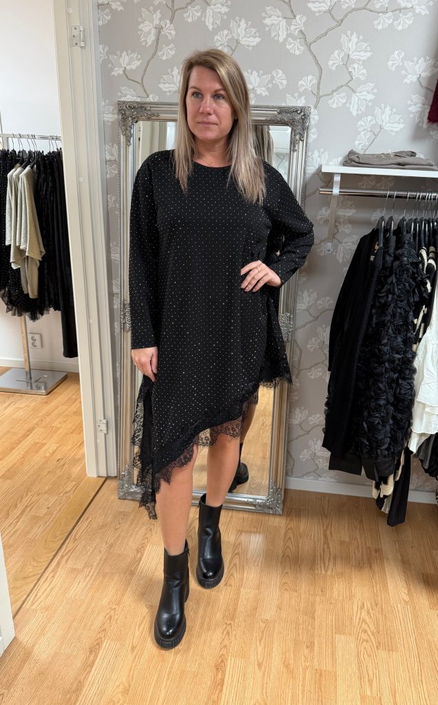 Elvira - Klänning - Strass/Spets - Svart - Nyhet