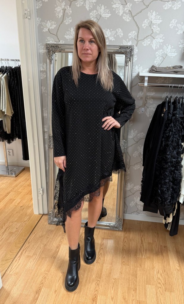 Elvira - Klänning - Strass/Spets - Svart - Nyhet