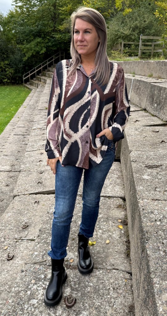 Emilia- Blus - Mönster - Svart/Brun/Beige - Nyhet