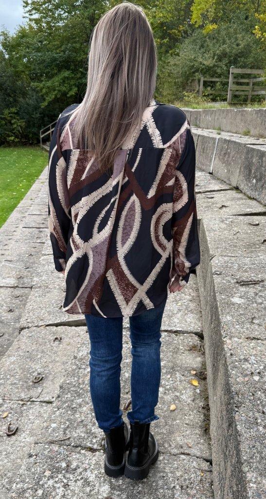 Emilia- Blus - Mönster - Svart/Brun/Beige - Nyhet