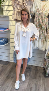 Emilie- Tunika med volang- Beige