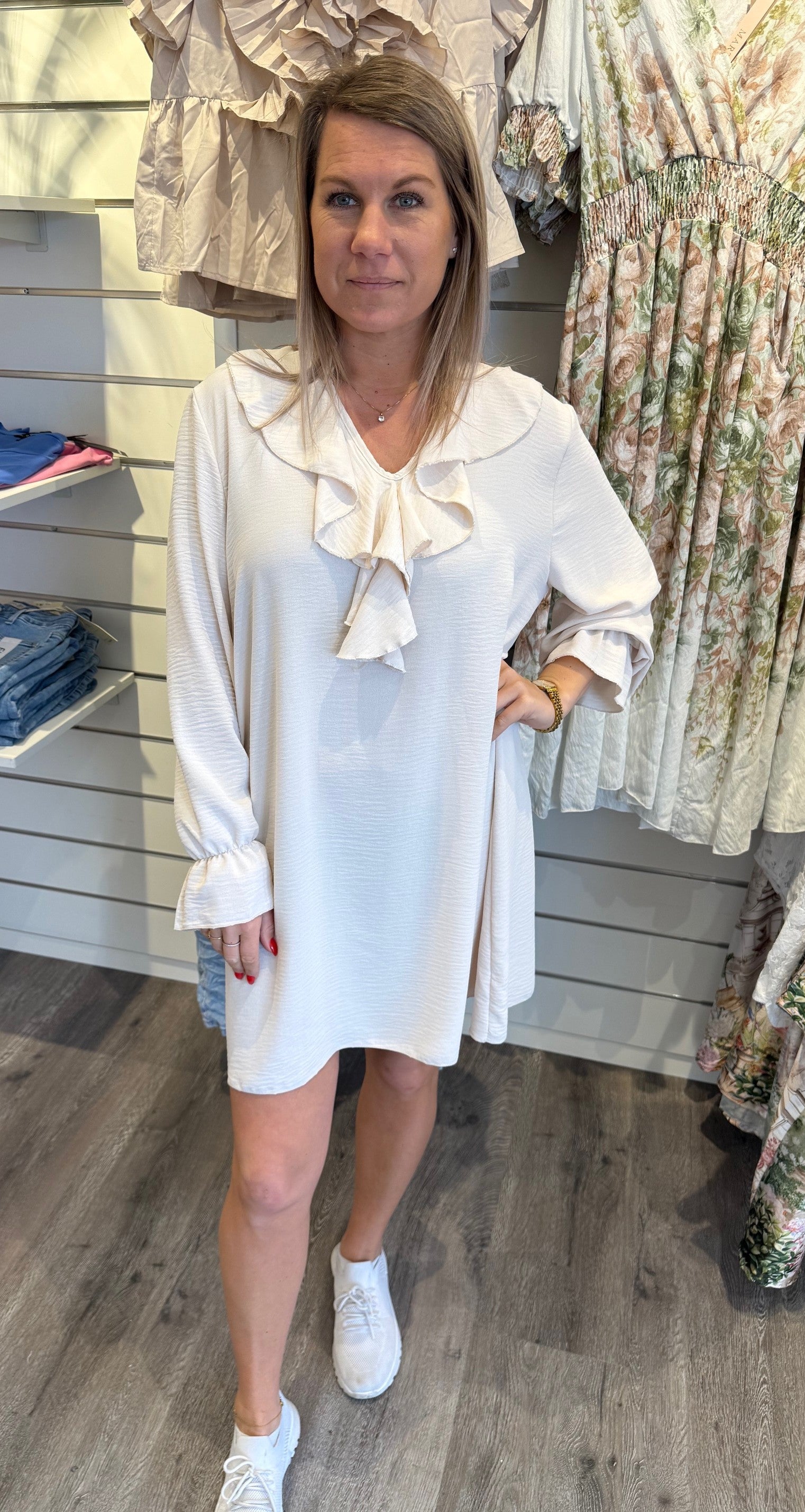 Emilie- Tunika med volang- Beige