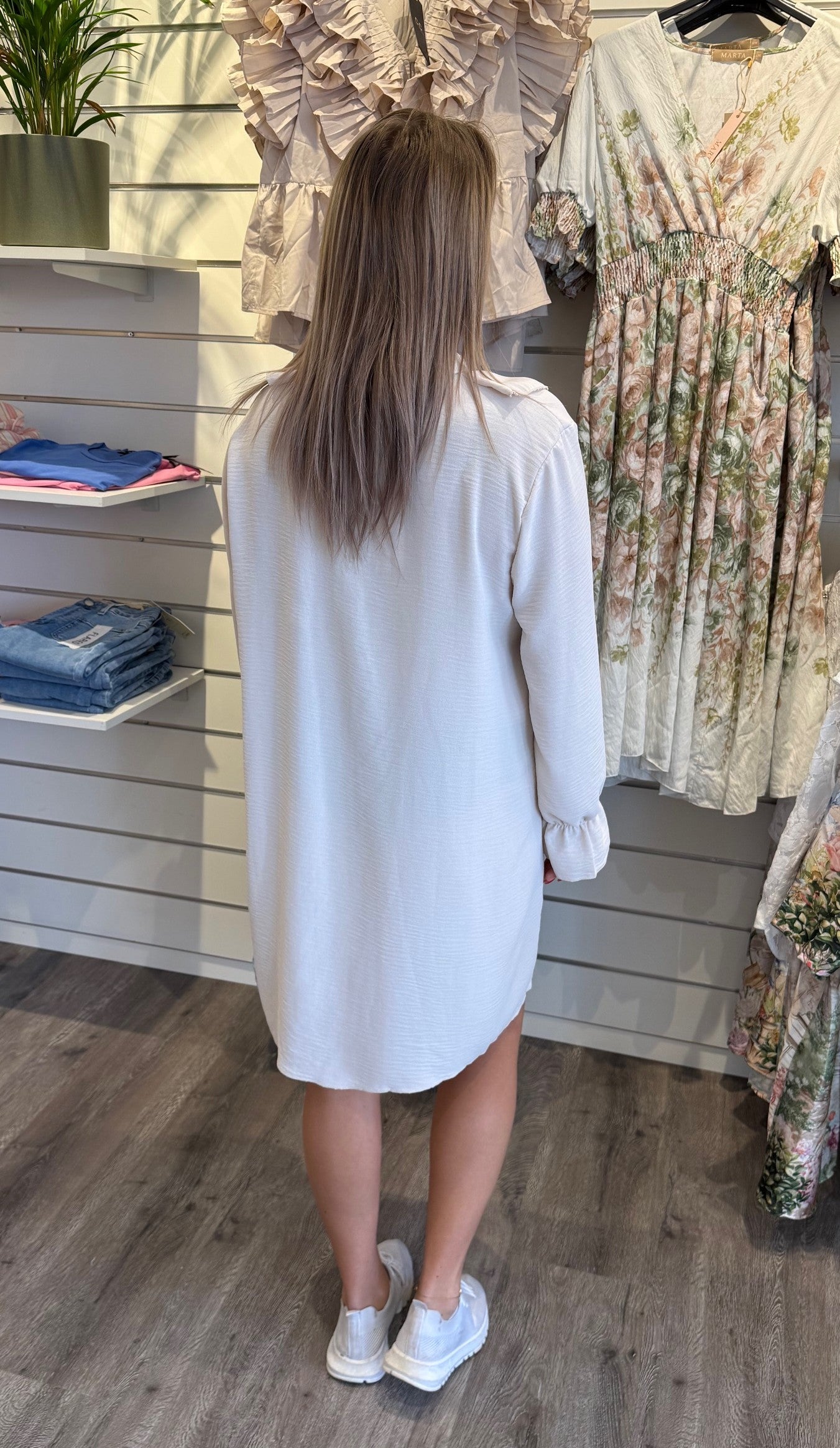 Emilie- Tunika med volang- Beige