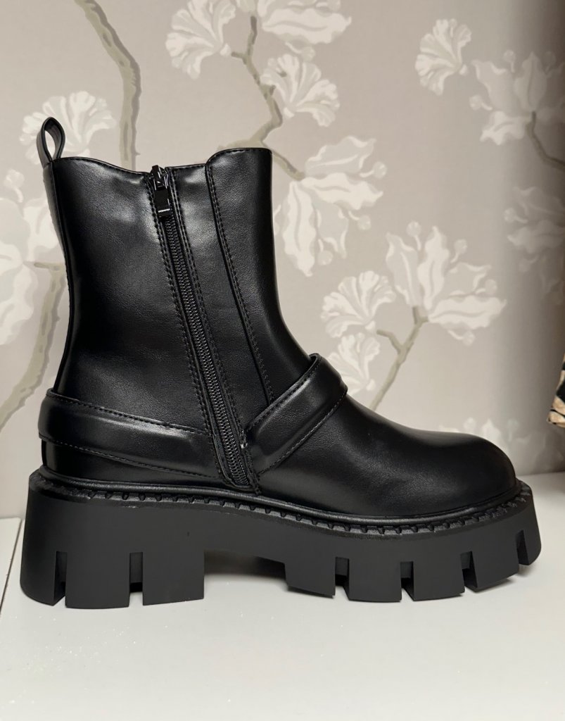 Erica - Boots Spänne - Svart -  Nyhet