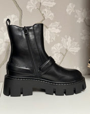 Erica - Boots Spänne - Svart -  Nyhet
