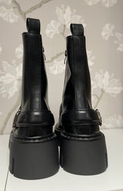 Erica - Boots Spänne - Svart -  Nyhet