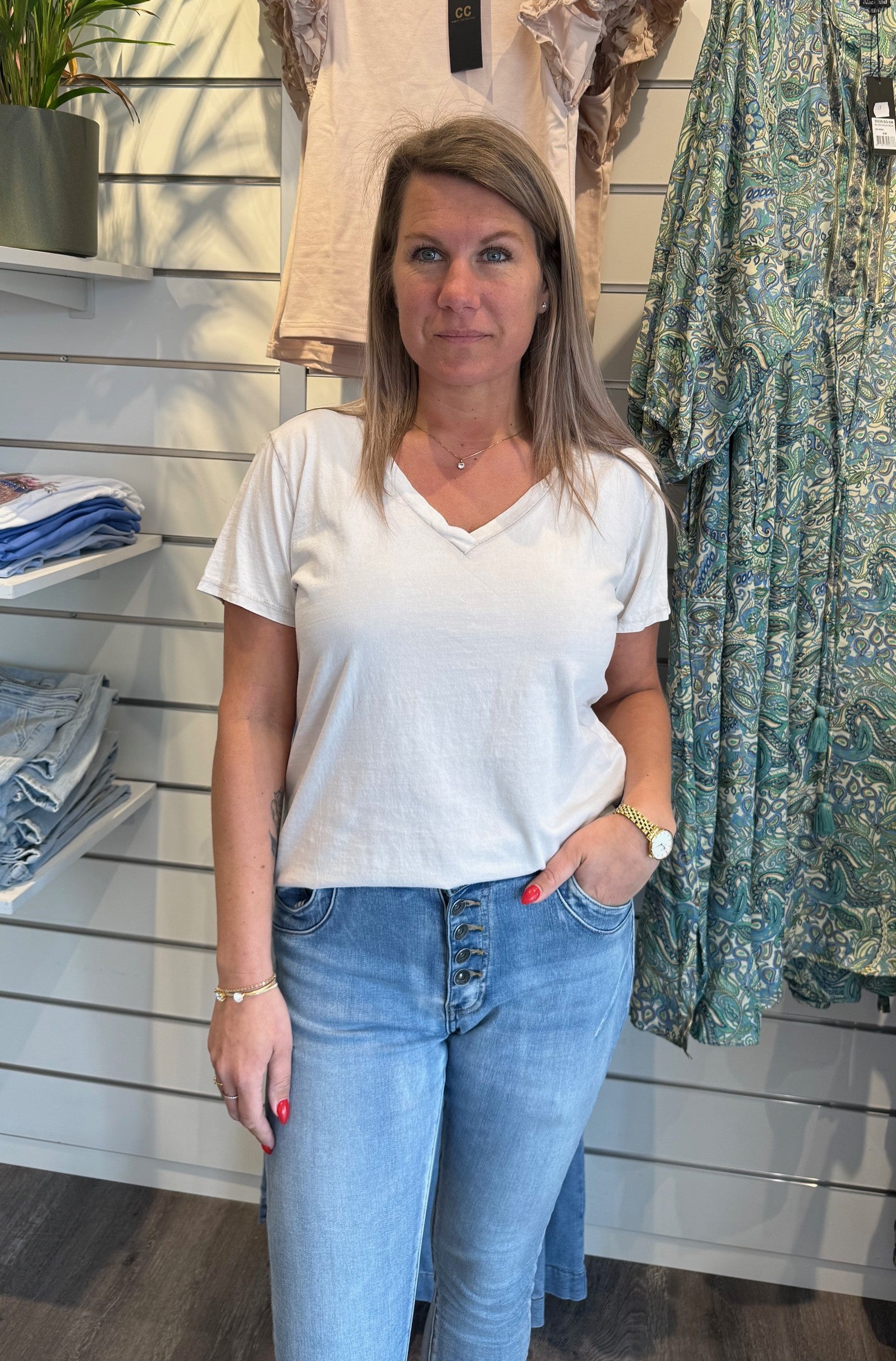 Ewa - T-shirt- V-ringad - Beige - Nyhet