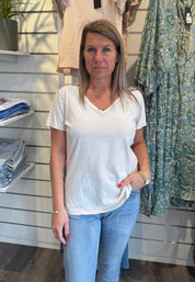 Ewa - T-shirt- V-ringad - Beige - Nyhet