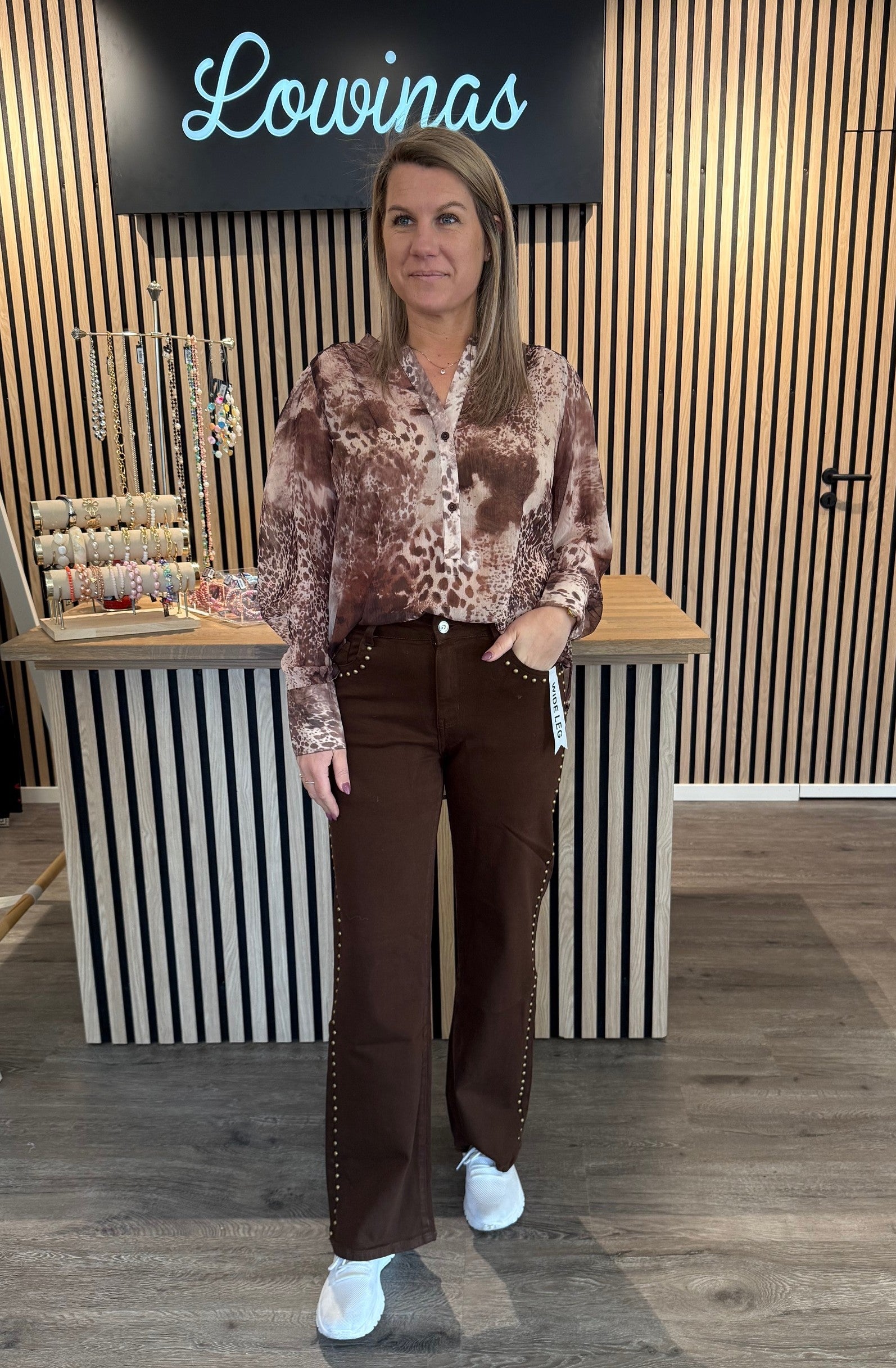 Betty  - Jeans med nitar  -Choco