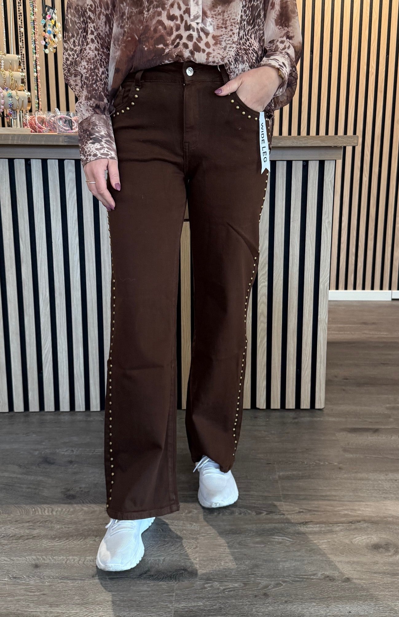 Betty  - Jeans med nitar  -Choco