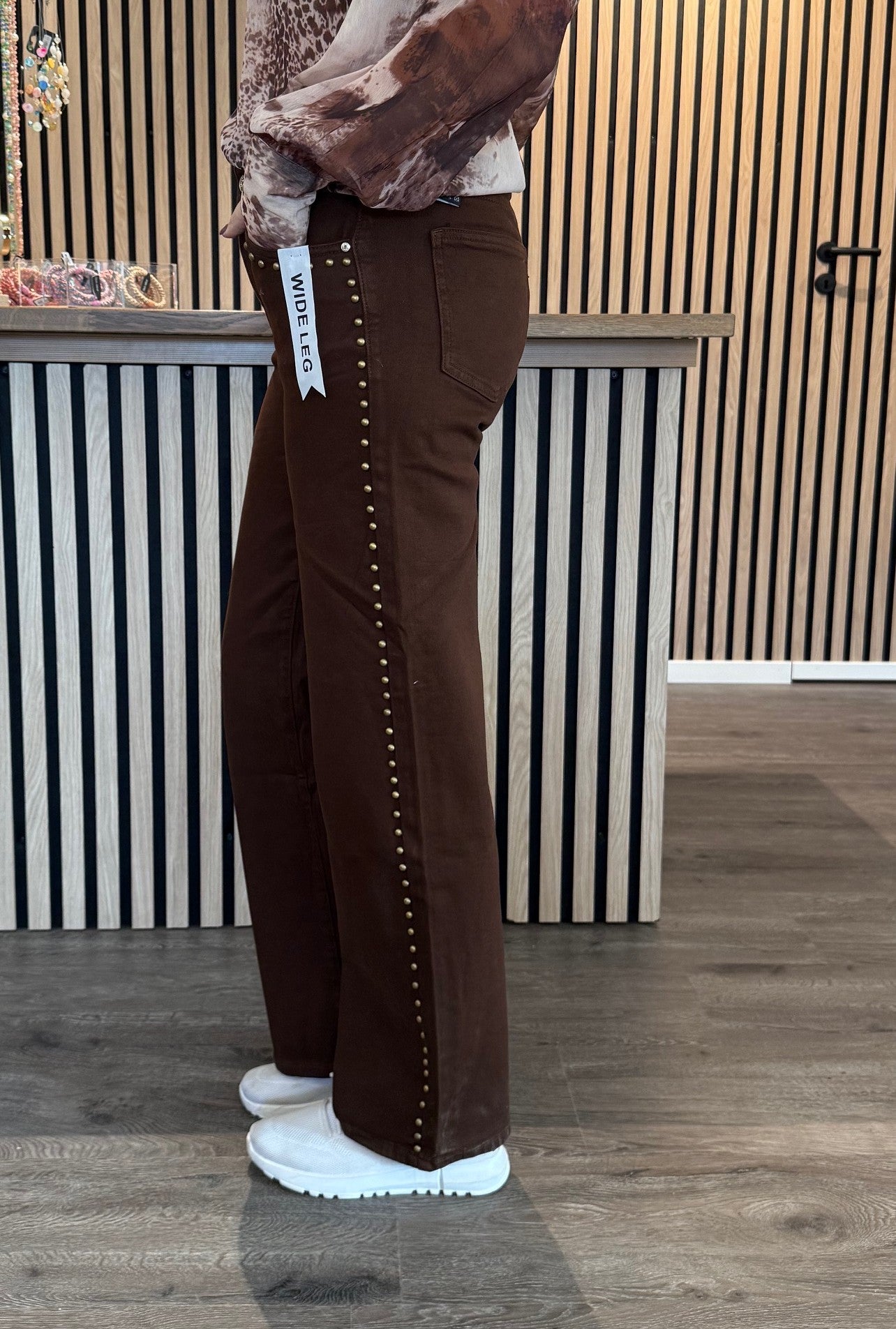 Betty  - Jeans med nitar  -Choco