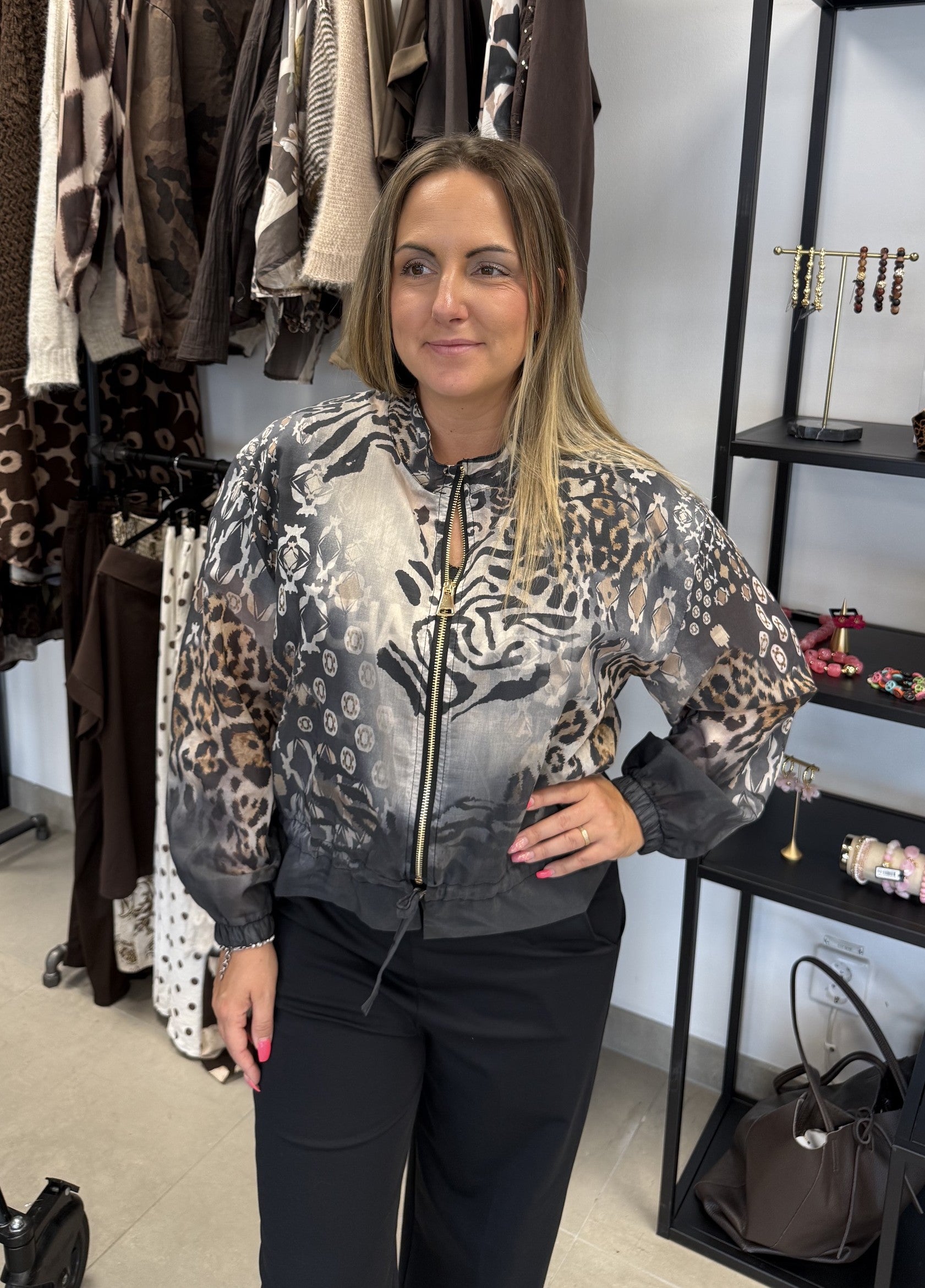 Gigi tunnare jacka med zip Svart