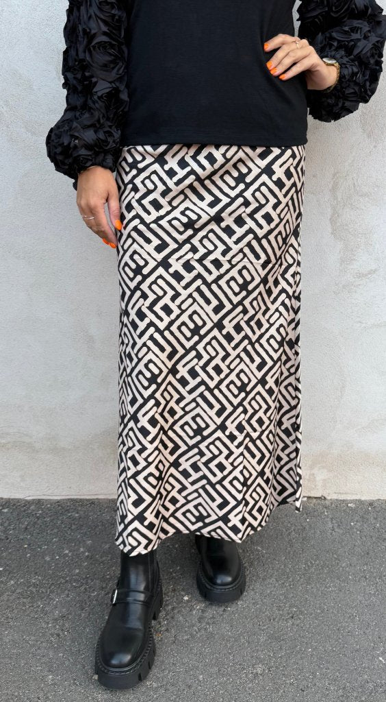 Giovanna - Satinkjol - Mönster - Svart/Beige - Nyhet