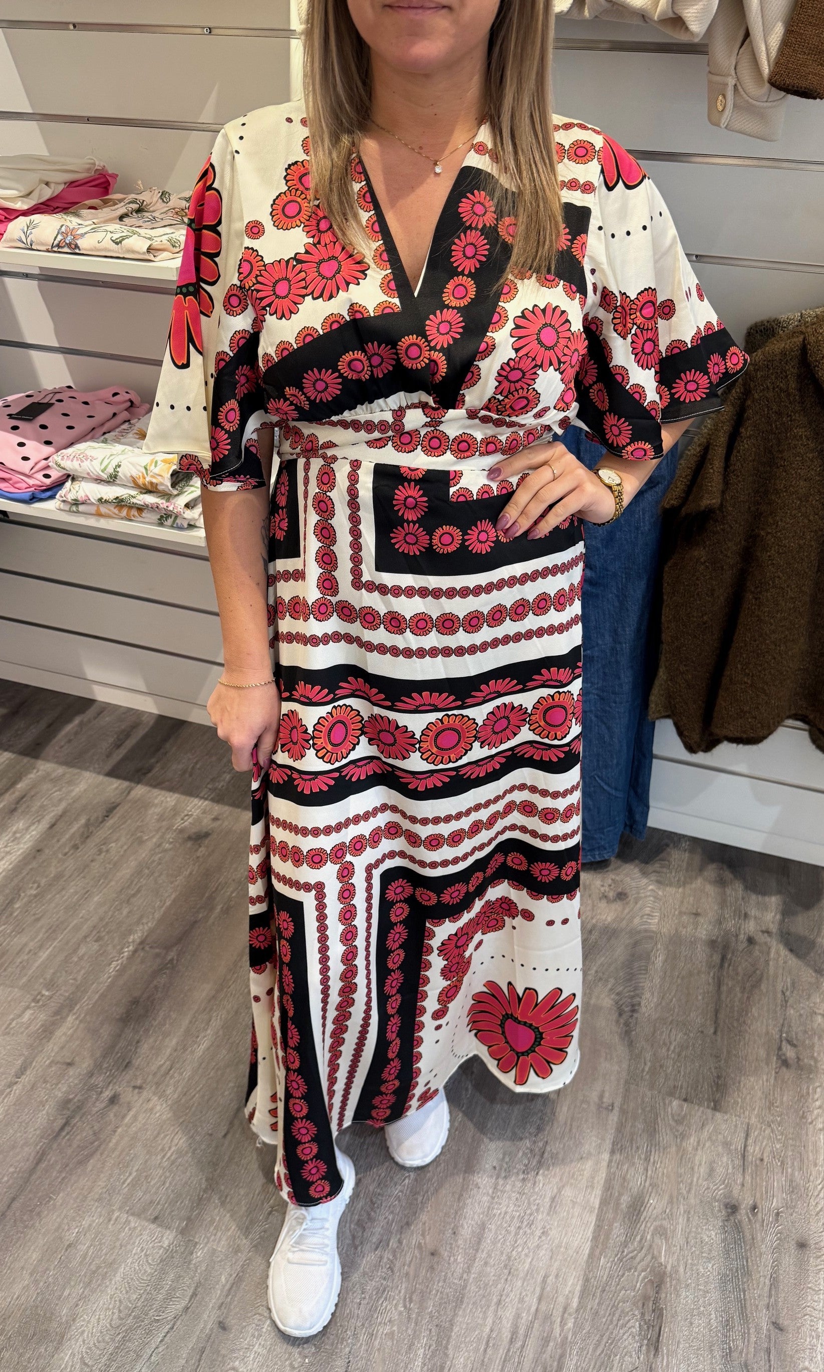 Gisela - Klänning - Mönster - Svart/Röd - Nyhet