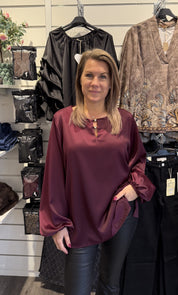 Gitt Blus med Gulddetalj Wine