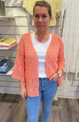 Hailey - Kort virkad Kofta - Korall