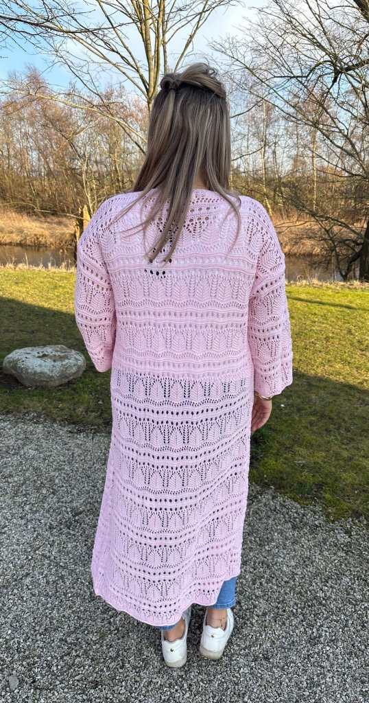 Hailey - Virkad Kofta lång - Ljusrosa