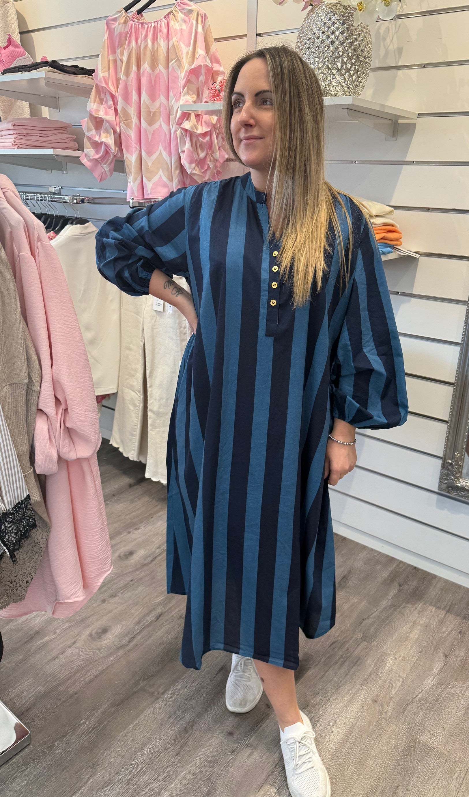 Harriet - Bomullsklänning - Randig - Blå