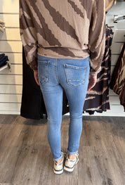 Zelma Jeans med knappar mid wash 115