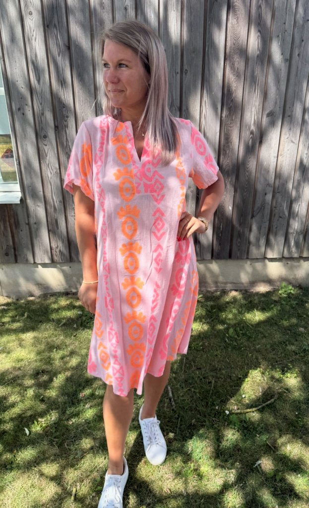 Nicolette - Klänning - Mönster - Fuxia/Korall- Nyhet