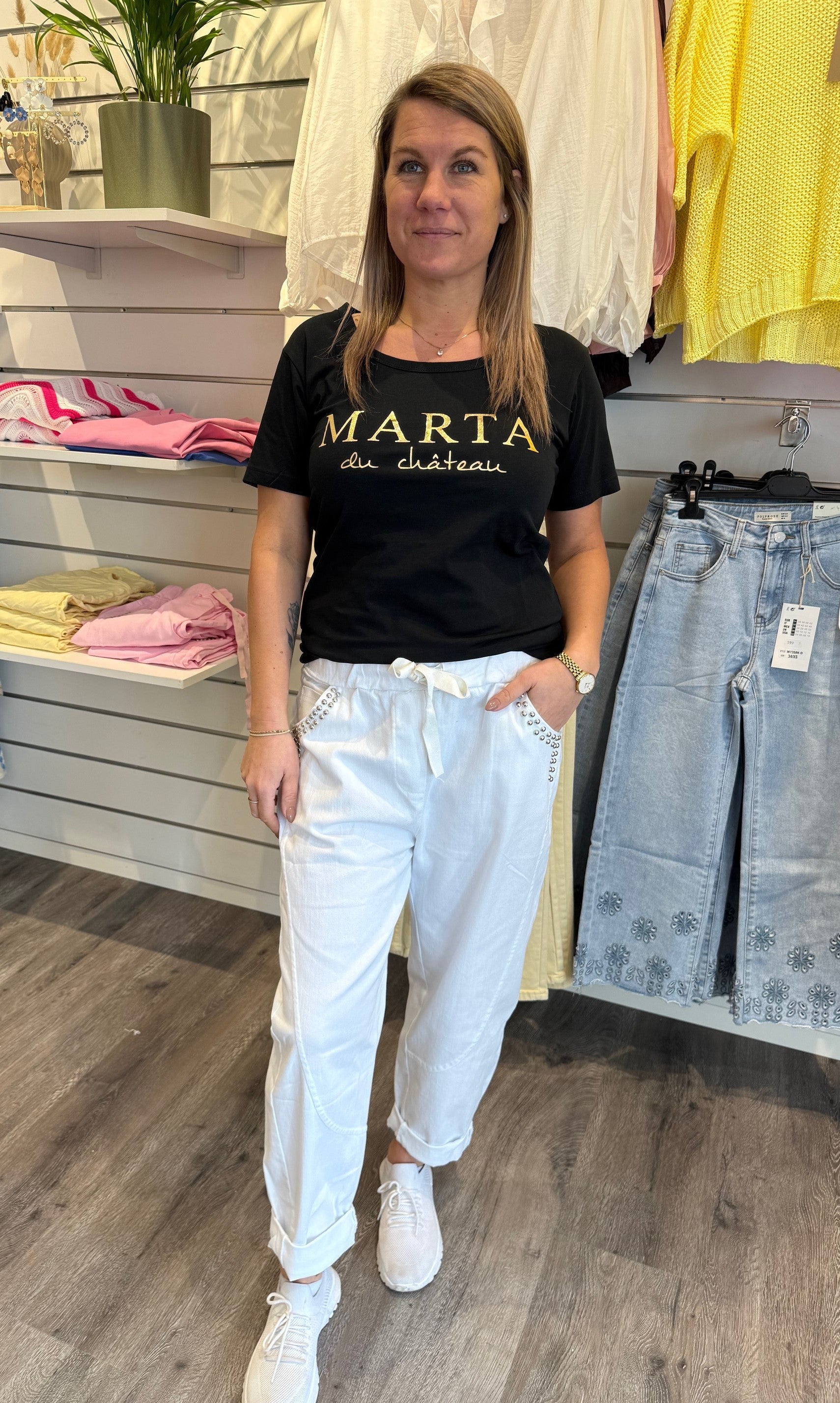 Jeanette - Tshirt - Marta - Svart- Nyhet
