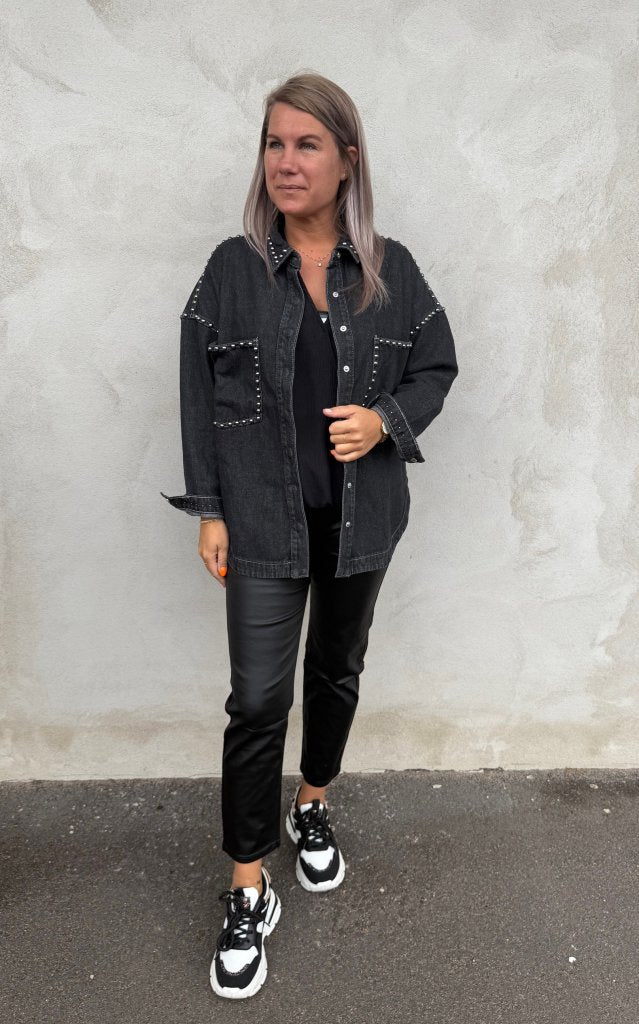 Laura- Jeansjacka - Svart - Nitar - Nyhet