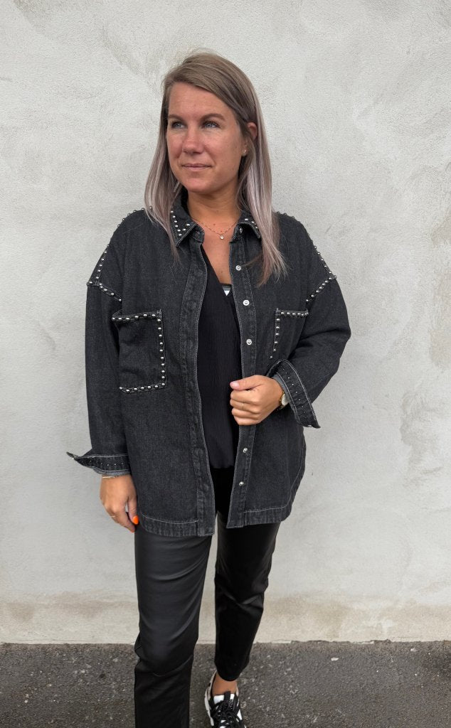 Laura- Jeansjacka - Svart - Nitar - Nyhet