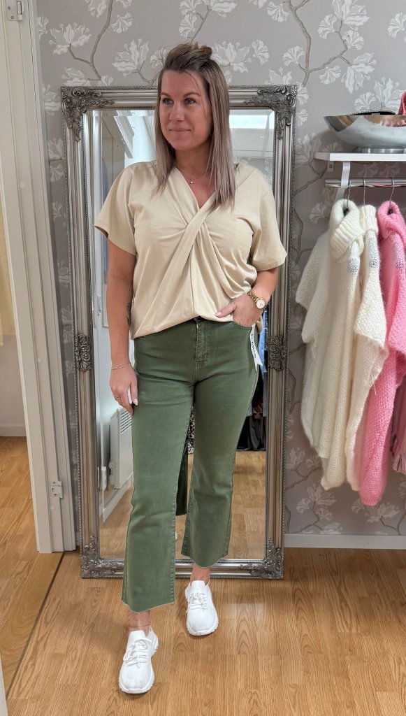 Jenna - Jeans - Flare - Khaki - Nyhet